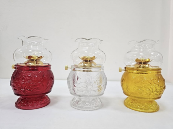 Đèn dầu trên bàn thờ